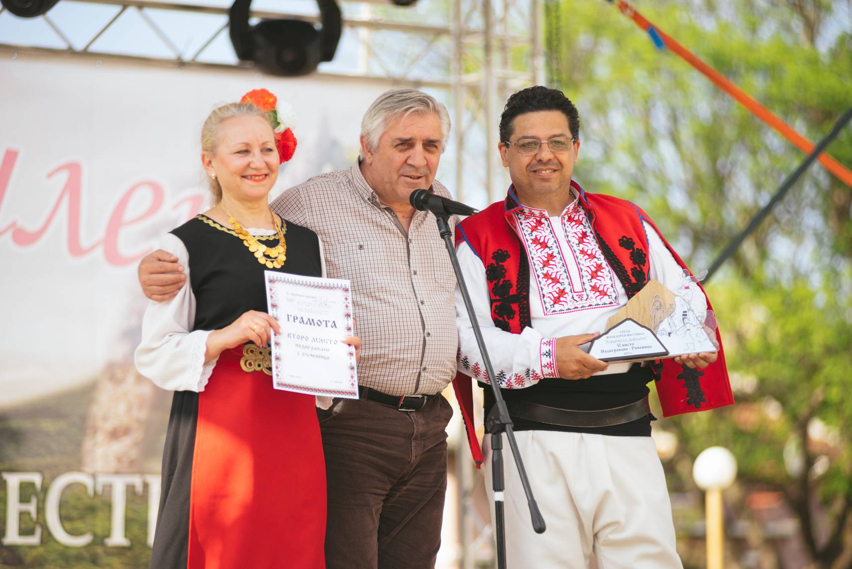 Кметът Иван Аспарухов на Третия национален фолклорен фестивал 